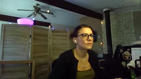 ItsMeSophie X online show from 10/28/25, 04:53