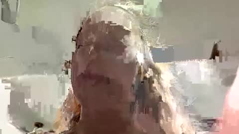 Snapshot of itsmilavoss chatting on 10/14/25, 01:06 Mila Voss online show from 10/14/25, 01:06