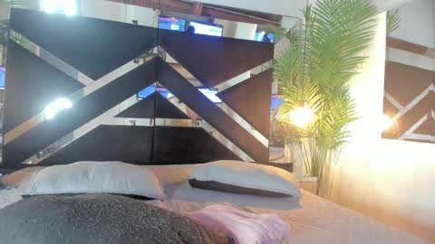 Snapshot of itsmoon_swt_ chatting on 03/28/26, 11:10 Moon online show from 03/28/26, 11:10