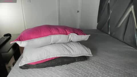 Snapshot of itsmoon_swt_ chatting on 04/14/26, 05:52 Moon online show from 04/14/26, 05:52