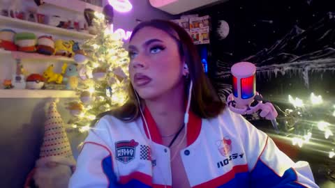 Snapshot of itsnickibabyy chatting on 12/02/24, 10:45 Nicki Foxx online show from 12/02/24, 10:45