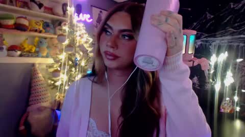 Snapshot of itsnickibabyy chatting on 12/11/24, 11:21 Nicki Foxx online show from 12/11/24, 11:21