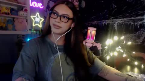 Snapshot of itsnickibabyy chatting on 01/17/25, 06:33 Nicki Foxx online show from 01/17/25, 06:33