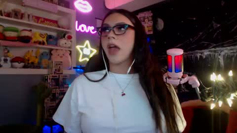 Snapshot of itsnickibabyy chatting on 01/21/25, 10:08 Nicki Foxx online show from 01/21/25, 10:08