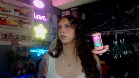 Snapshot of itsnickibabyy chatting on 02/14/25, 01:34 Nicki Foxx online show from 02/14/25, 01:34