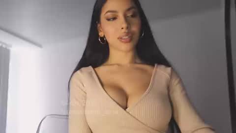 itsssssssme_lana online show from 01/04/25, 08:16