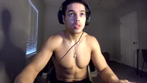 Snapshot of itstarzan chatting on 12/17/24, 01:27 TARZAN online show from 12/17/24, 01:27