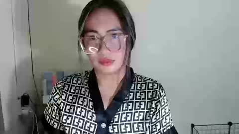 itsurgil_kloeh online show from 12/17/25, 04:35