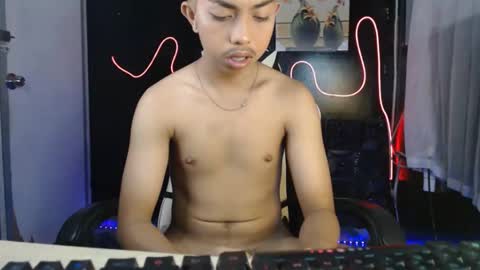 Snapshot of itsyourcummerboy_xx chatting on 04/20/26, 07:48 Kyle online show from 04/20/26, 07:48