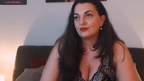 Snapshot of itsyourlady chatting on 01/05/25, 02:30 Melissa Khaan online show from 01/05/25, 02:30