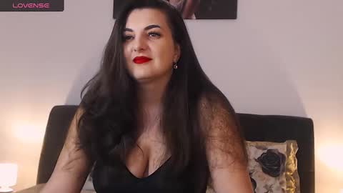 Snapshot of itsyourlady chatting on 01/11/25, 11:12 Melissa Khaan online show from 01/11/25, 11:12