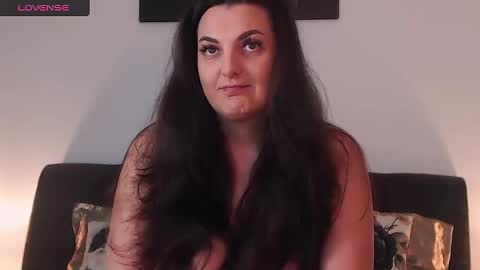 Snapshot of itsyourlady chatting on 02/12/25, 10:03 Melissa Khaan online show from 02/12/25, 10:03