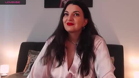 Snapshot of itsyourlady chatting on 02/21/25, 11:01 Melissa Khaan online show from 02/21/25, 11:01