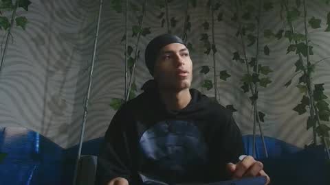 Snapshot of itszairen chatting on 03/15/26, 03:45 itszairen online show from 03/15/26, 03:45