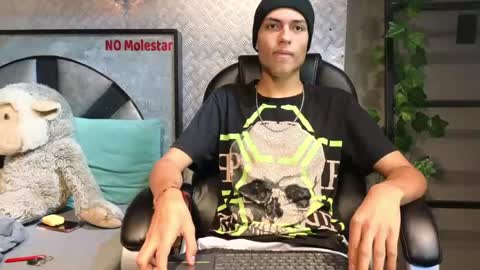 Snapshot of itszairen chatting on 03/18/26, 05:21 itszairen online show from 03/18/26, 05:21