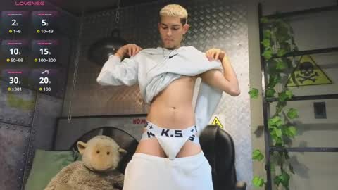 Snapshot of itszairen chatting on 03/19/26, 04:16 itszairen online show from 03/19/26, 04:16