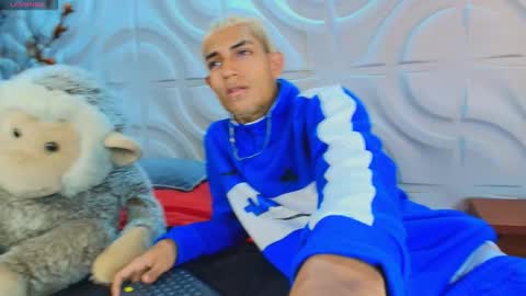 Snapshot of itszairen chatting on 03/29/26, 03:17 itszairen online show from 03/29/26, 03:17