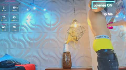 Snapshot of itszairen chatting on 03/31/26, 03:19 itszairen online show from 03/31/26, 03:19