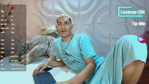 Snapshot of itszairen chatting on 04/12/26, 04:39 itszairen online show from 04/12/26, 04:39