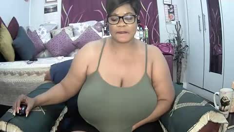 itumeleng74 online show from 02/17/25, 10:58