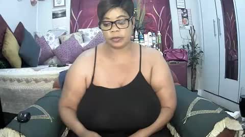 itumeleng74 online show from 02/18/25, 03:43