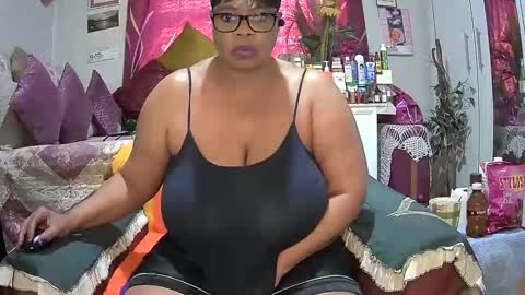 itumeleng74 online show from 09/21/25, 07:54