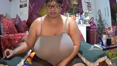 itumeleng74 online show from 09/28/25, 05:40