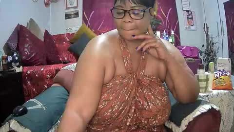 itumeleng74 online show from 10/12/25, 05:06