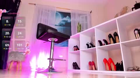 Snapshot of itzel__ chatting on 11/18/25, 01:15 Call me Itzel online show from 11/18/25, 01:15