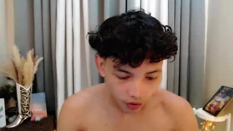 Snapshot of itzme_curlyalvin chatting on 03/18/26, 11:13 alvin pandoy online show from 03/18/26, 11:13