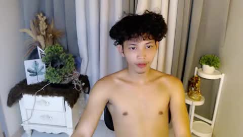 Snapshot of itzme_curlyalvin chatting on 04/22/26, 12:28 alvin pandoy online show from 04/22/26, 12:28