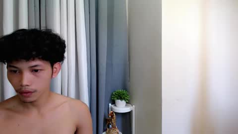 Snapshot of itzme_curlyalvin chatting on 04/23/26, 02:02 alvin pandoy online show from 04/23/26, 02:02