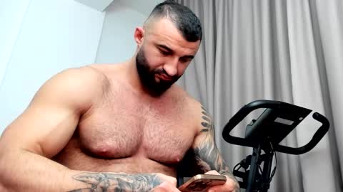 iustinmucle95 online show from 12/24/24, 09:55