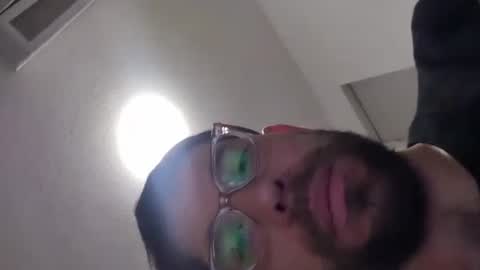 Snapshot of ivanchelon chatting on 11/24/25, 05:18 Vanchi online show from 11/24/25, 05:18