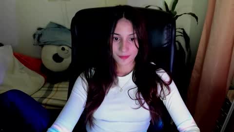 Snapshot of ivanna_essis chatting on 10/19/25, 12:33 ivanna_essis online show from 10/19/25, 12:33