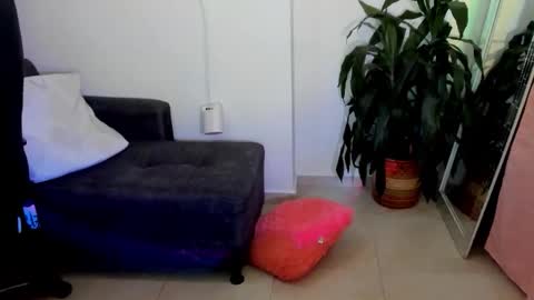 Snapshot of ivanna_essis chatting on 10/23/25, 02:33 ivanna_essis online show from 10/23/25, 02:33