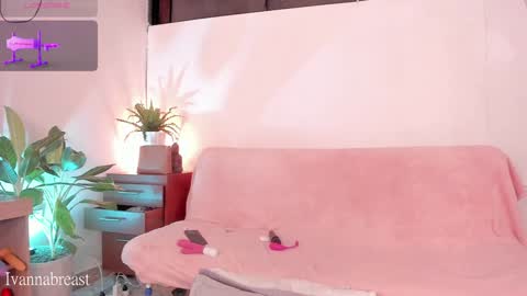 Snapshot of ivannabreastoficial chatting on 02/07/25, 02:40 Ivannabreast online show from 02/07/25, 02:40