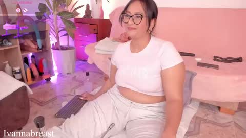 Snapshot of ivannabreastoficial chatting on 02/28/25, 11:34 Ivannabreast online show from 02/28/25, 11:34