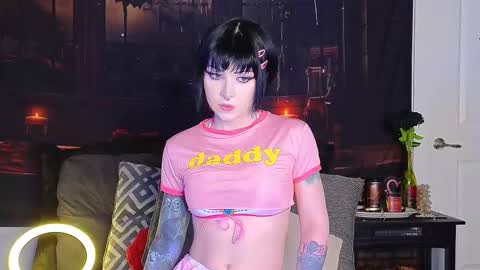 Snapshot of ivey_strigoi chatting on 11/26/25, 10:11 Ivey and James online show from 11/26/25, 10:11