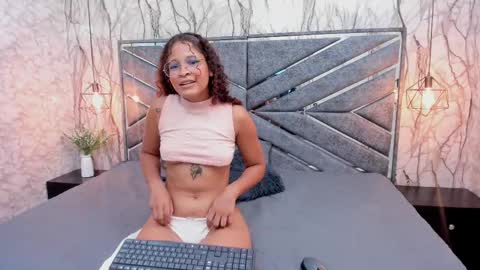Snapshot of ivisbouncyass chatting on 02/16/25, 02:43 Ivis  online show from 02/16/25, 02:43
