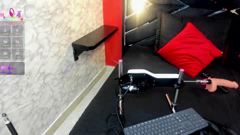 Ivis  online show from 12/22/25, 12:35