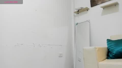 Ivon online show from 11/25/25, 12:05