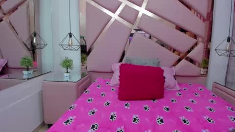 Snapshot of ivonjanice chatting on 09/17/25, 01:35 IvonJanice online show from 09/17/25, 01:35