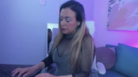 Snapshot of ivonne_4 chatting on 04/22/26, 01:12 Ivonne online show from 04/22/26, 01:12