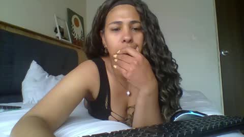 Snapshot of ivonne_collins33 chatting on 09/14/25, 03:22 ivonne_collins33 online show from 09/14/25, 03:22