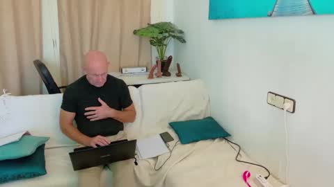 Ivonne online show from 11/12/25, 11:54