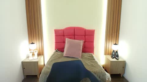 I V O N N E R O S S online show from 02/27/26, 12:16