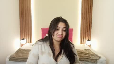 Snapshot of ivonneross_ chatting on 04/22/26, 12:18 I V O N N E R O S S online show from 04/22/26, 12:18