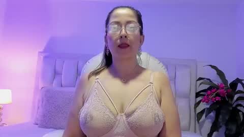 Snapshot of ivonny_04 chatting on 10/09/25, 04:10 N A T H A L Y online show from 10/09/25, 04:10