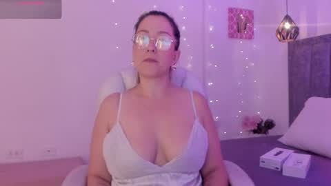 Snapshot of ivonny_04 chatting on 01/13/26, 04:29 N A T H A L Y online show from 01/13/26, 04:29